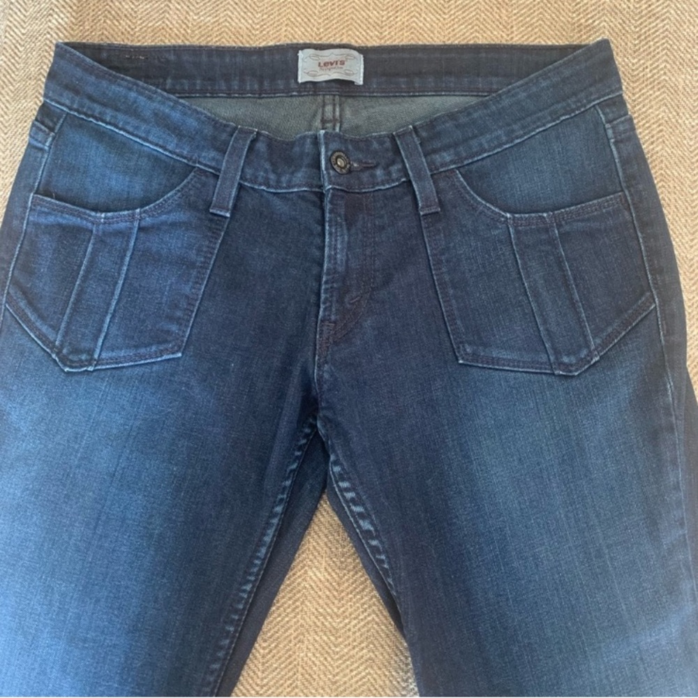 Excellent Preowned Condition Levi’s Front pocket Jeans Size 8. Very Cute